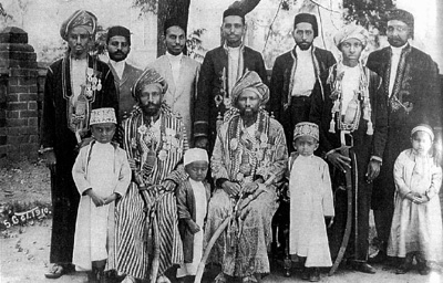 les anciens dirigent des comores